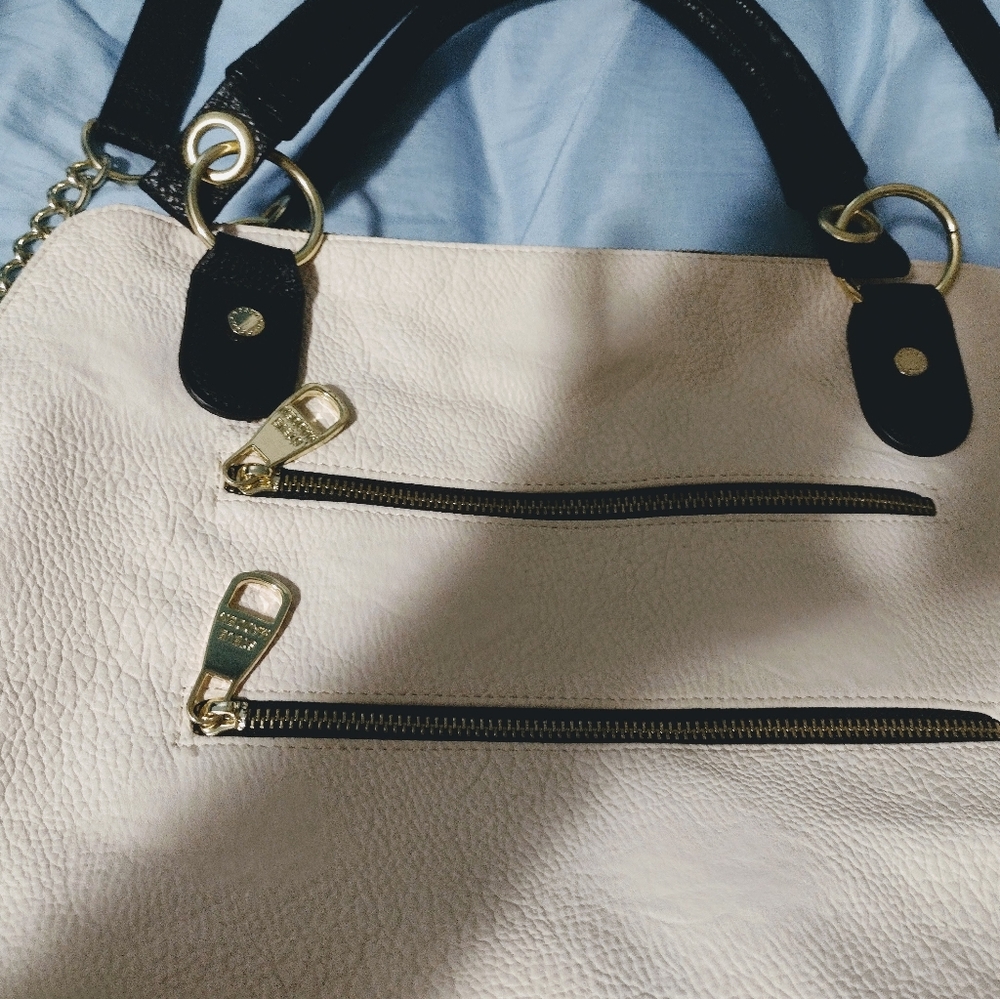 Steve MaddenLike New Large Ladies Handbag, Purse - Picture 3 of 4